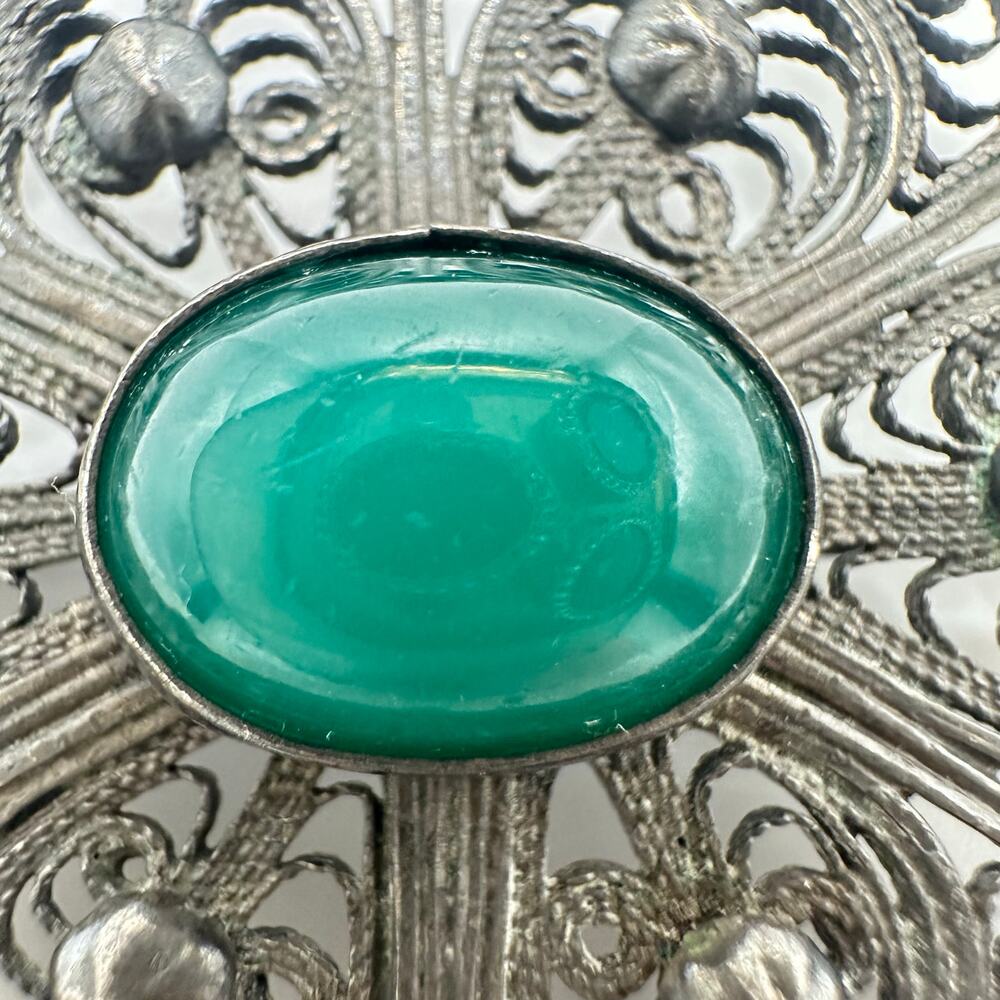 Antique Victorian solid 800 silver filigree green faux chrysoprase glass brooch - Picture 2 of 8